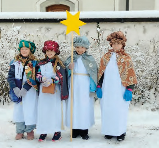 Eine Gruppe aus Näfels macht sich bei eisigen Temperaturen auf den Weg.